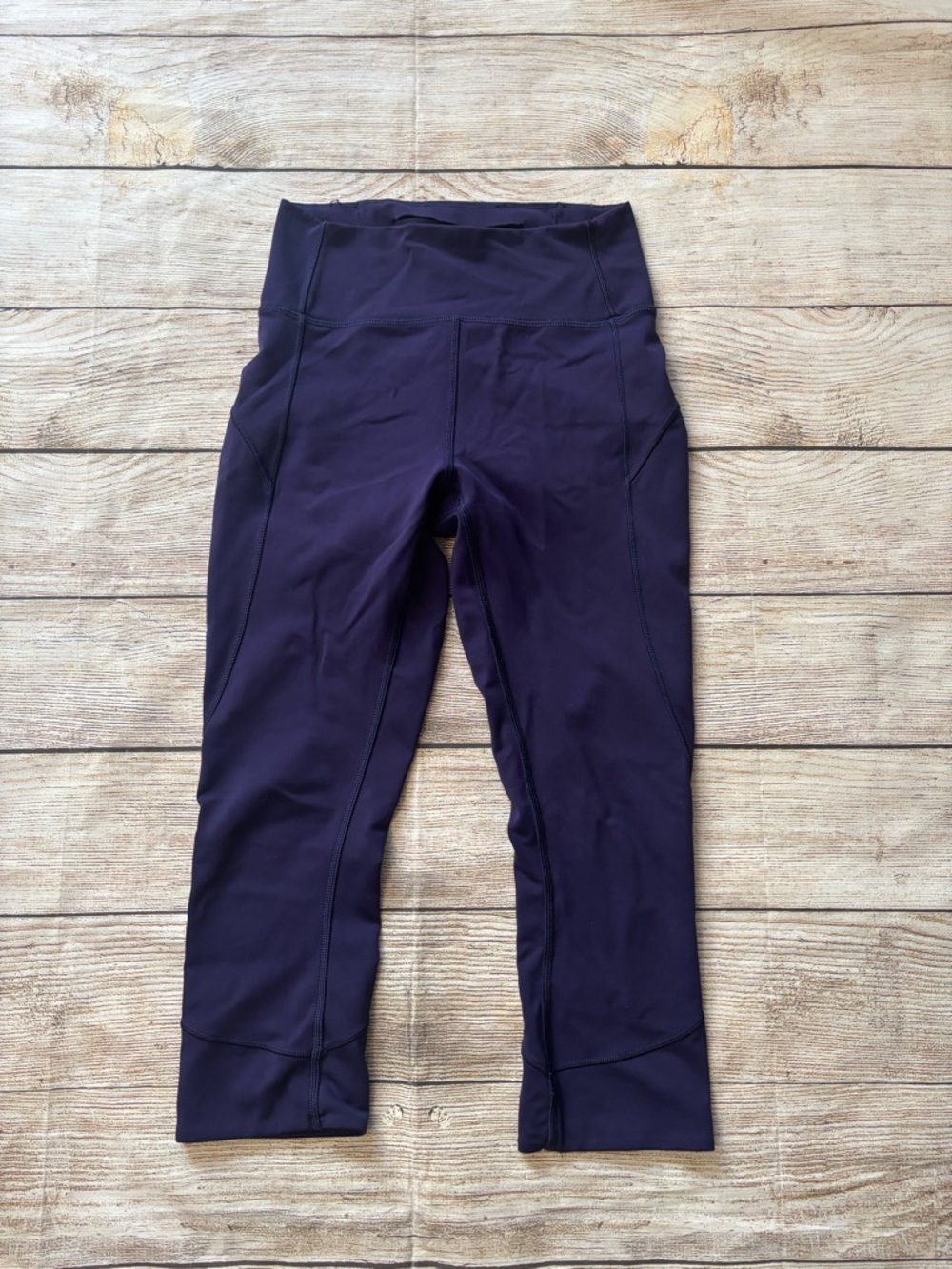 Lululemon In Movement Crop sz.4 plum/purple pants